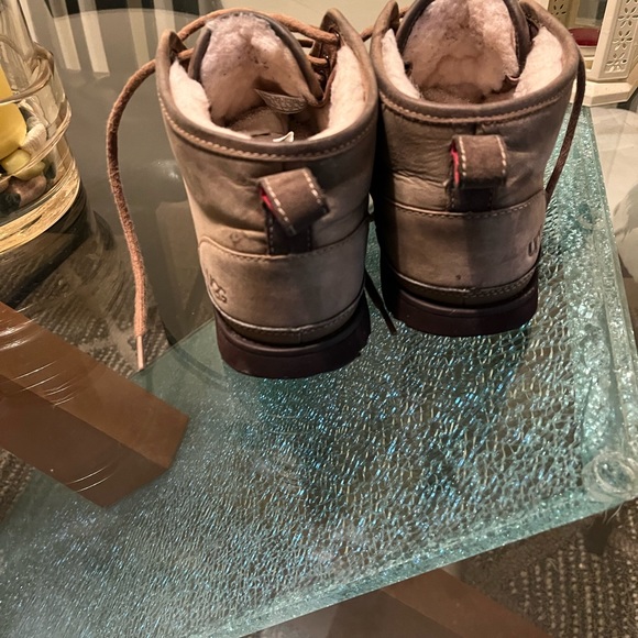 - Ugg weatherproof Mens shoes size 8
